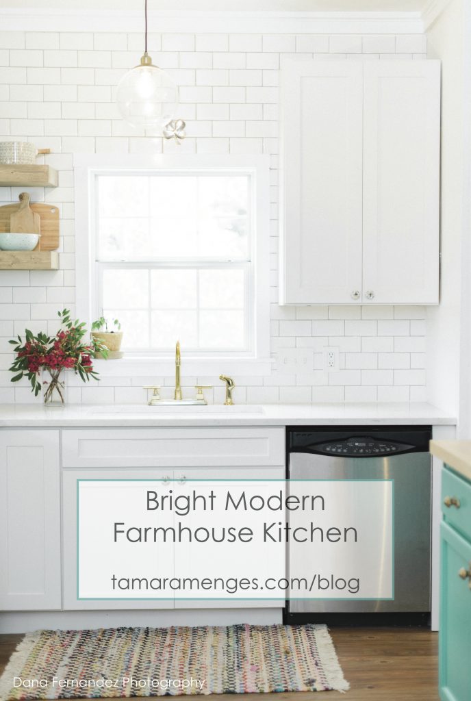 bright modern farmhouse kitchen_ tamaramenges.com/blog